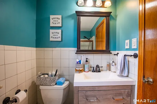 $399,999 | 33 Spruce Drive, East Hartford, CT 06118