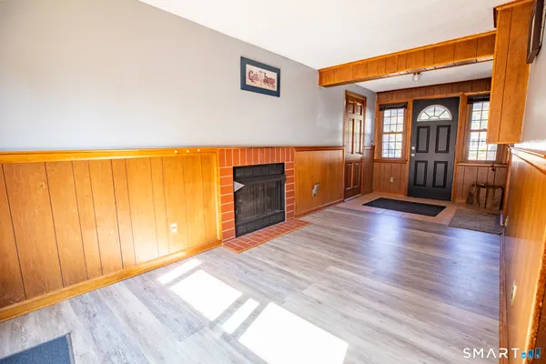 $399,999 | 33 Spruce Drive, East Hartford, CT 06118