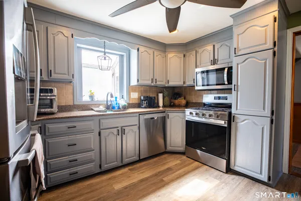 $399,999 | 33 Spruce Drive, East Hartford, CT 06118