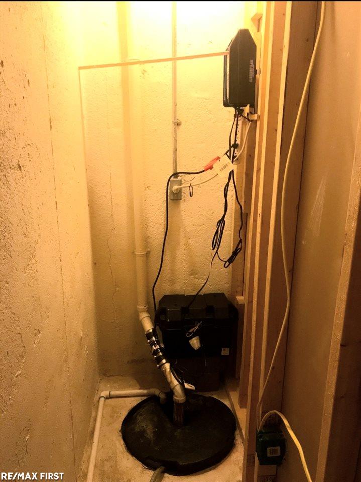 35861 Harvard Road New Baltimore, MI 48047 - Photo 47 of 51 Sump Pump-battery backup