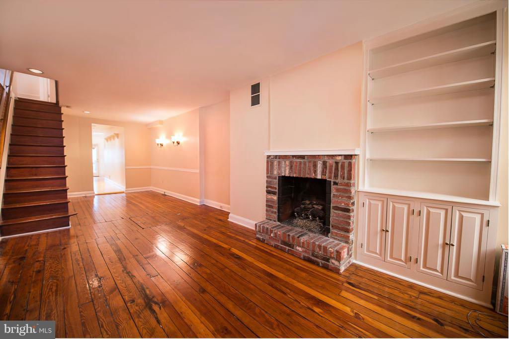 1225 Riverside Avenue Baltimore, MD 21230 - Photo 2 of 21 Living Room