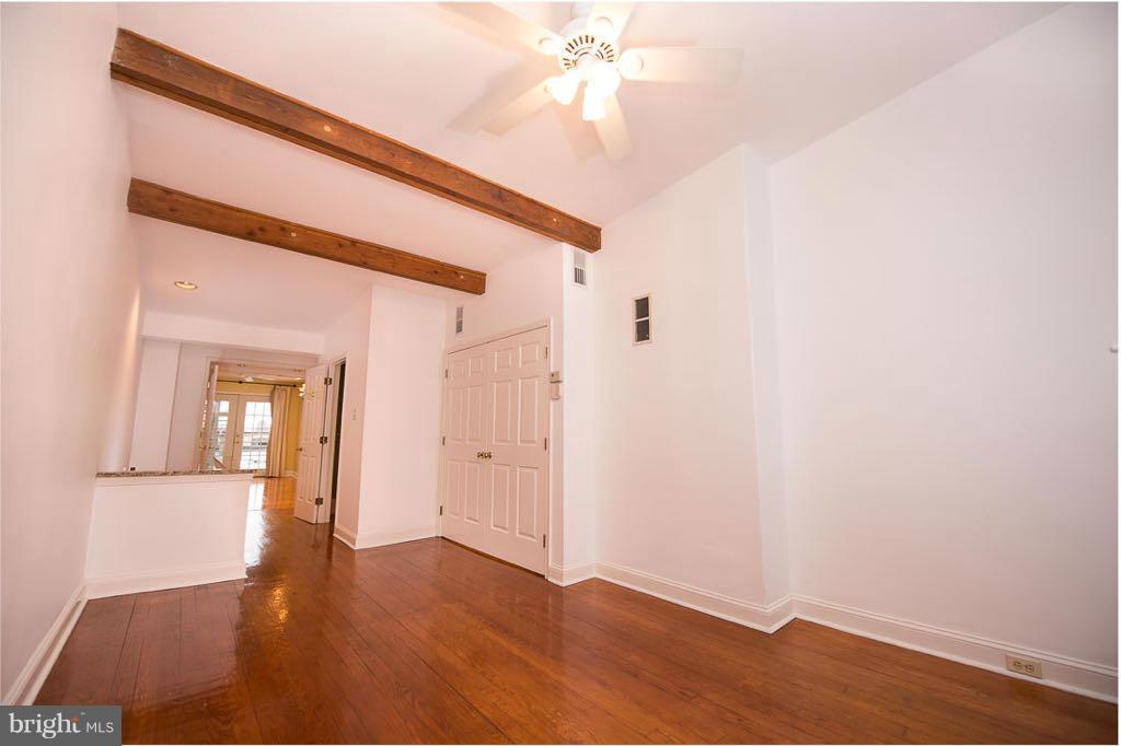 1225 Riverside Avenue Baltimore, MD 21230 - Photo 11 of 21 Family Room