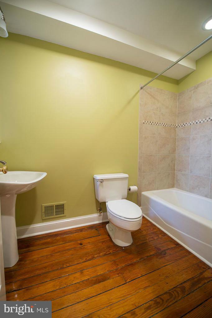 1225 Riverside Avenue Baltimore, MD 21230 - Photo 6 of 21 Bath