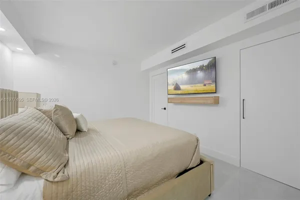 $6,500 | 19370 Collins Avenue, Unit 507, Sunny Isles Beach, FL 33160