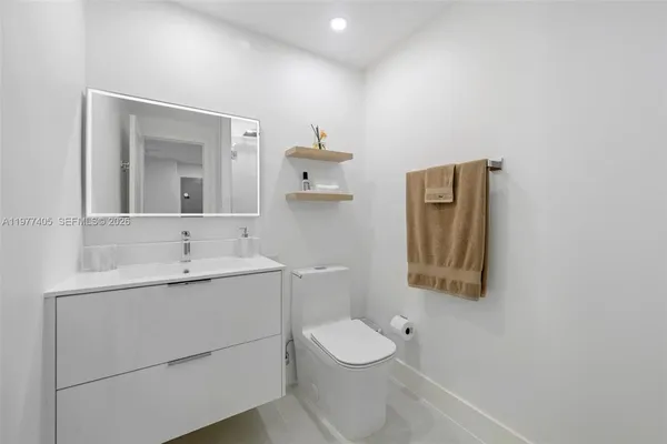 $6,500 | 19370 Collins Avenue, Unit 507, Sunny Isles Beach, FL 33160