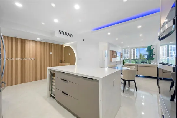 $6,500 | 19370 Collins Avenue, Unit 507, Sunny Isles Beach, FL 33160