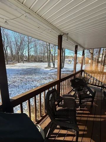 a view of a house with backyard