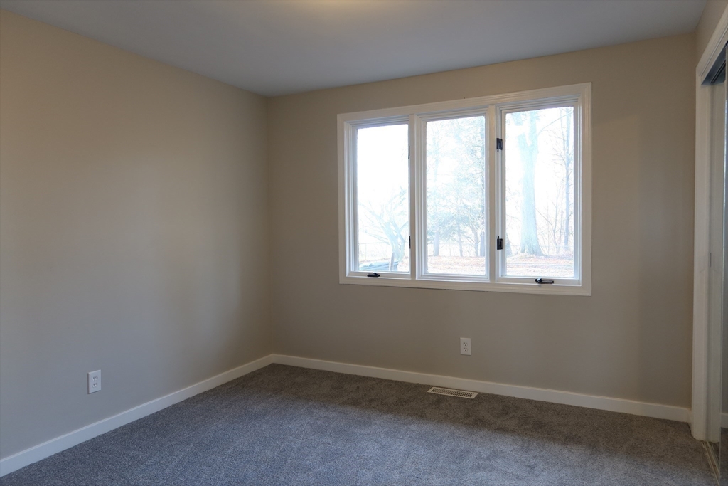 105 Overlook Drive Springfield, MA 01118 - Photo 11 of 23