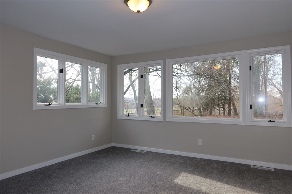 105 Overlook Drive Springfield, MA 01118 - Photo 13 of 23