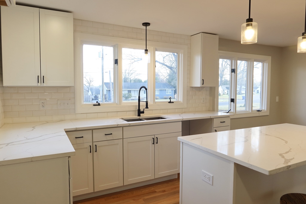 105 Overlook Drive Springfield, MA 01118 - Photo 4 of 23