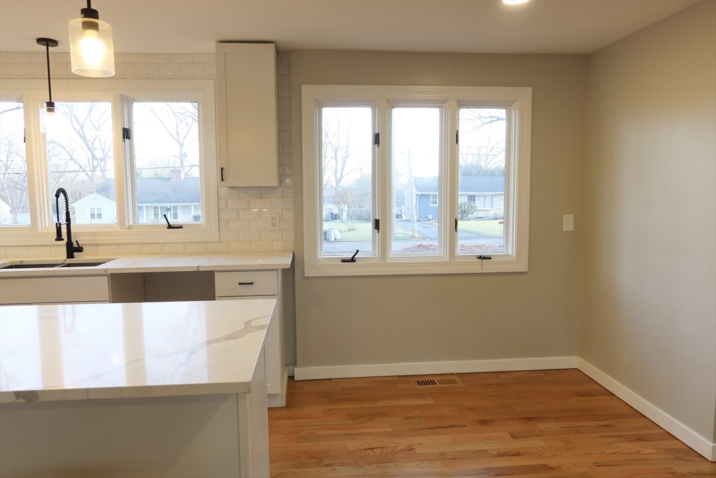 105 Overlook Drive Springfield, MA 01118 - Photo 5 of 23