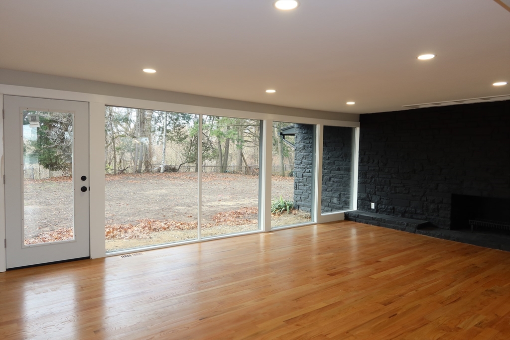 105 Overlook Drive Springfield, MA 01118 - Photo 6 of 23
