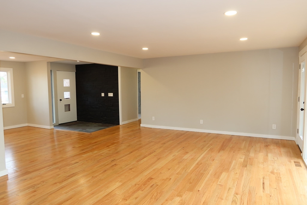 105 Overlook Drive Springfield, MA 01118 - Photo 7 of 23