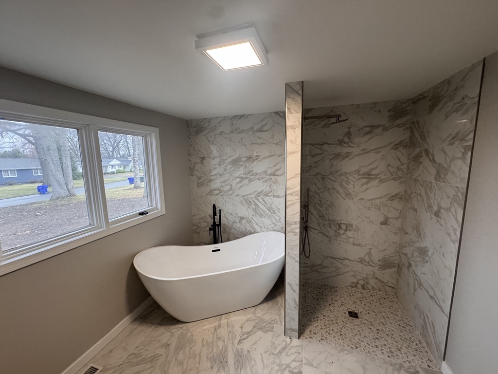 105 Overlook Drive Springfield, MA 01118 - Photo 9 of 23