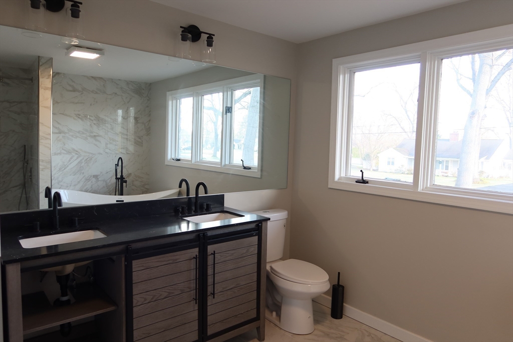 105 Overlook Drive Springfield, MA 01118 - Photo 10 of 23