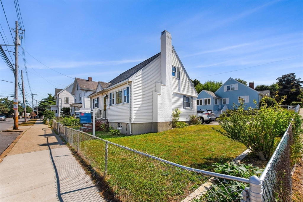 276 Spring Street Boston, MA 02132 - Photo 11 of 40 Gallery Image 11