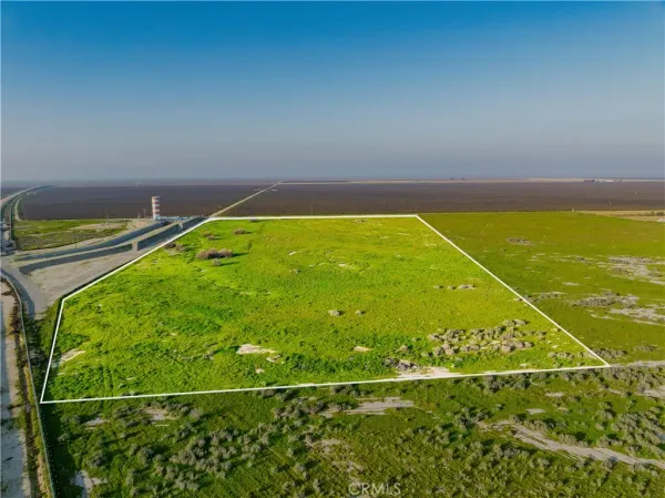 a view of a tennis court