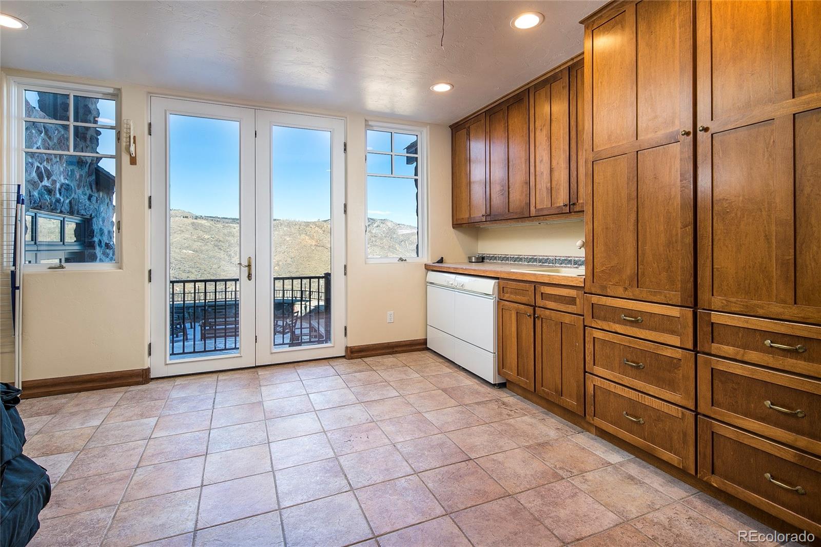 355 Mountain King Road Boulder, CO 80302 - Photo 26 of 33 a view of a kitchen with electric appliances