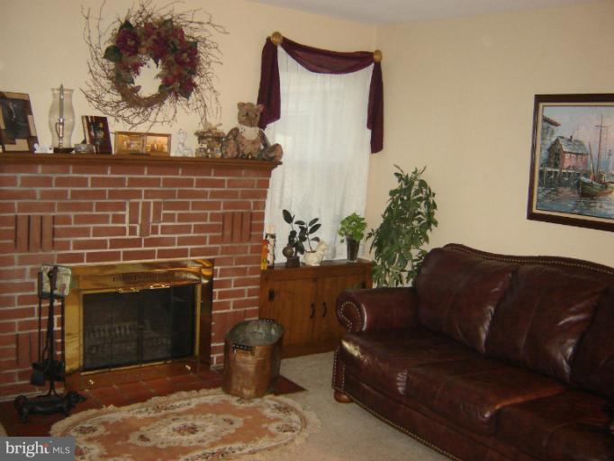 161 Meadow Road Pasadena, MD 21122 - Photo 7 of 21 Family Room