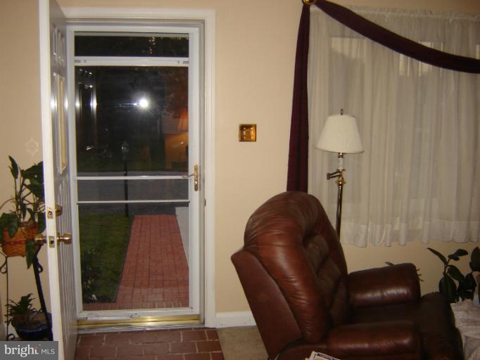 161 Meadow Road Pasadena, MD 21122 - Photo 10 of 21 Living Room