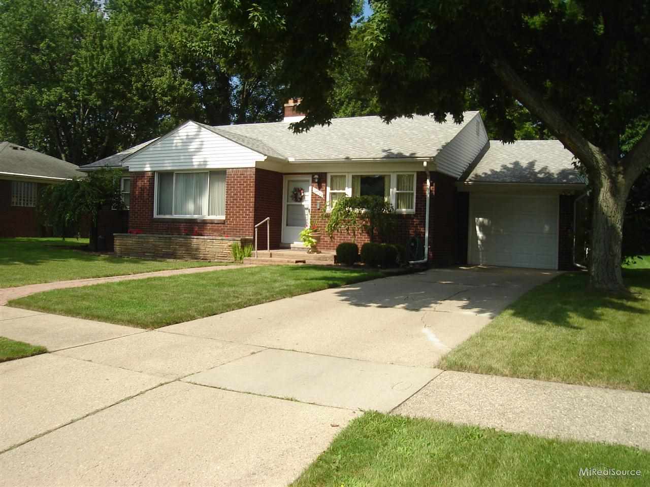 19799 West Ida Grosse Pointe, MI 48236 - Photo 3 of 28 31160210-2.JPG