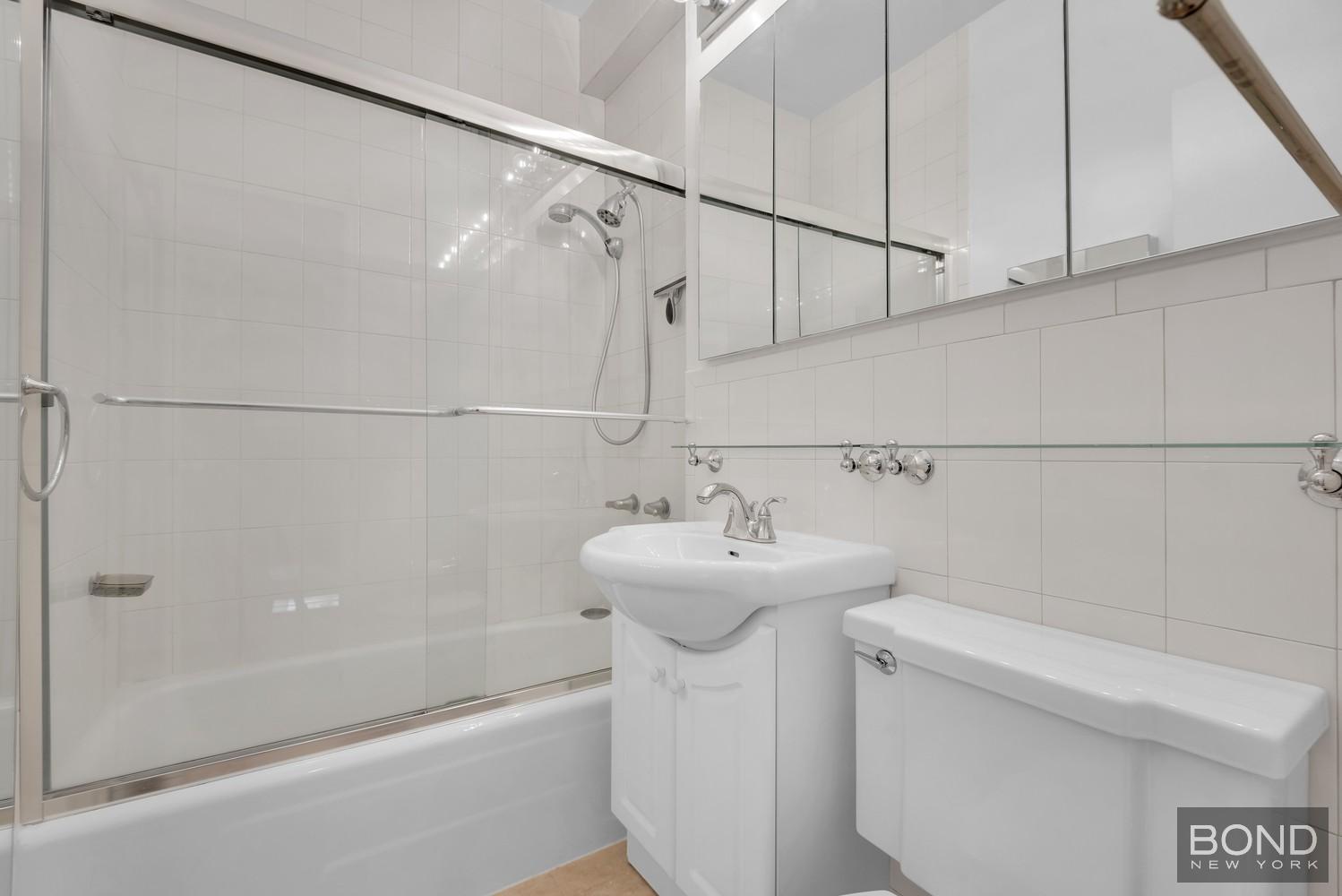 360 East 72nd Street, Unit B803 Manhattan, NY 10021 - Photo 5 of 6 Photo 5