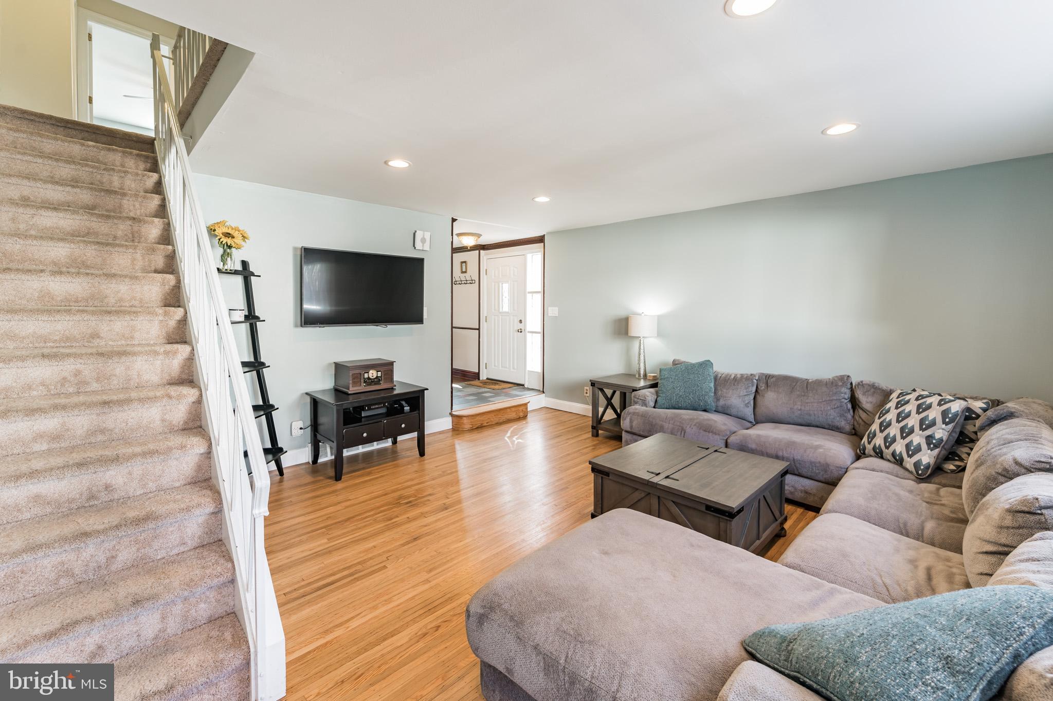 8508 Bridle Road Philadelphia, PA 19111 - Photo 3 of 29 Gallery Image 3