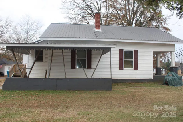 a view front of house with yard