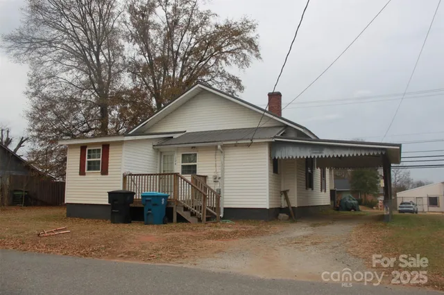 a view of a house with garage