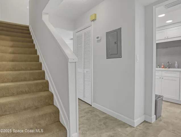 a view of entryway and hall