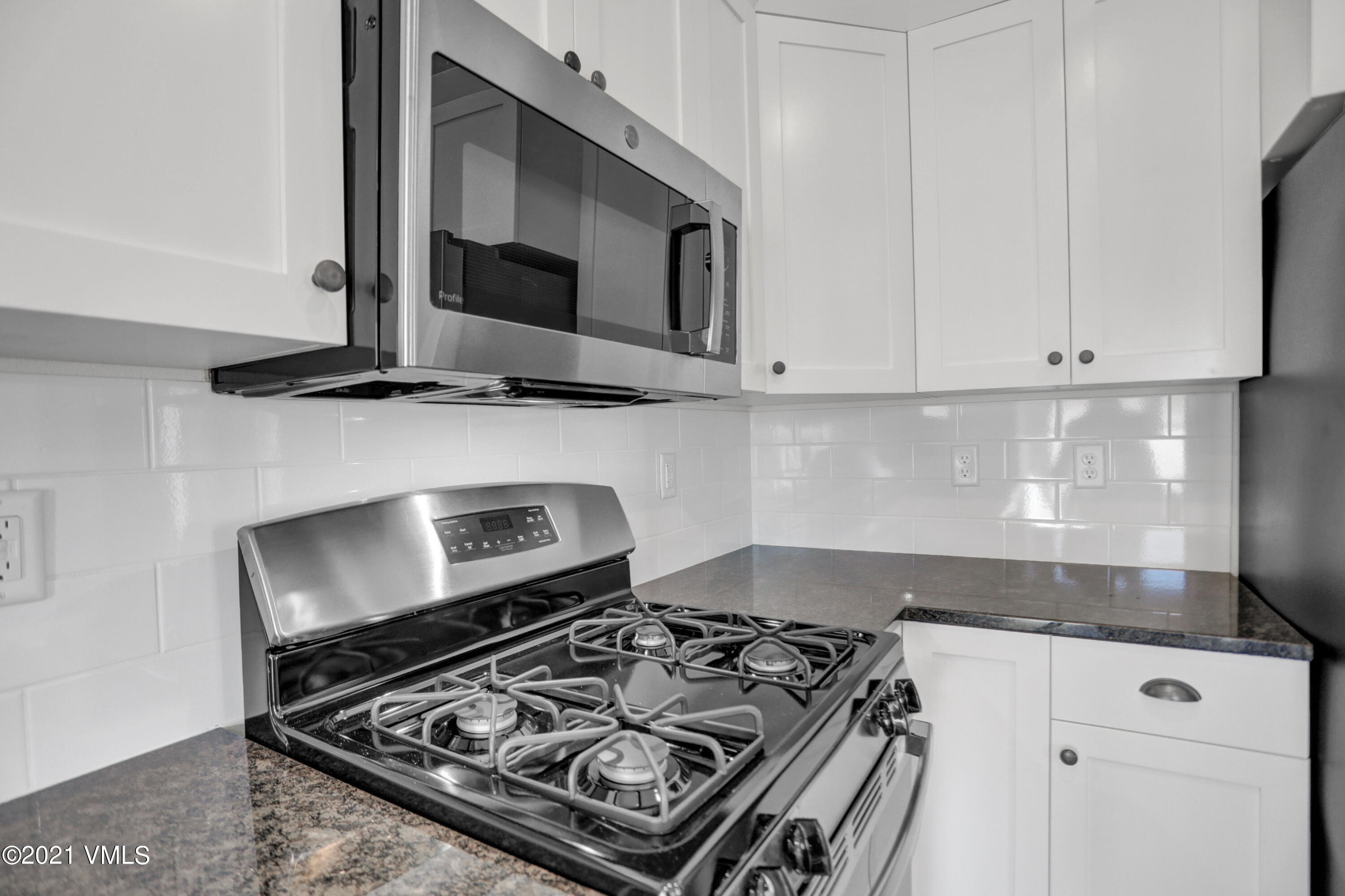 265 Bowie Road Gypsum, CO 81637 - Photo 13 of 40 Kitchen (3)