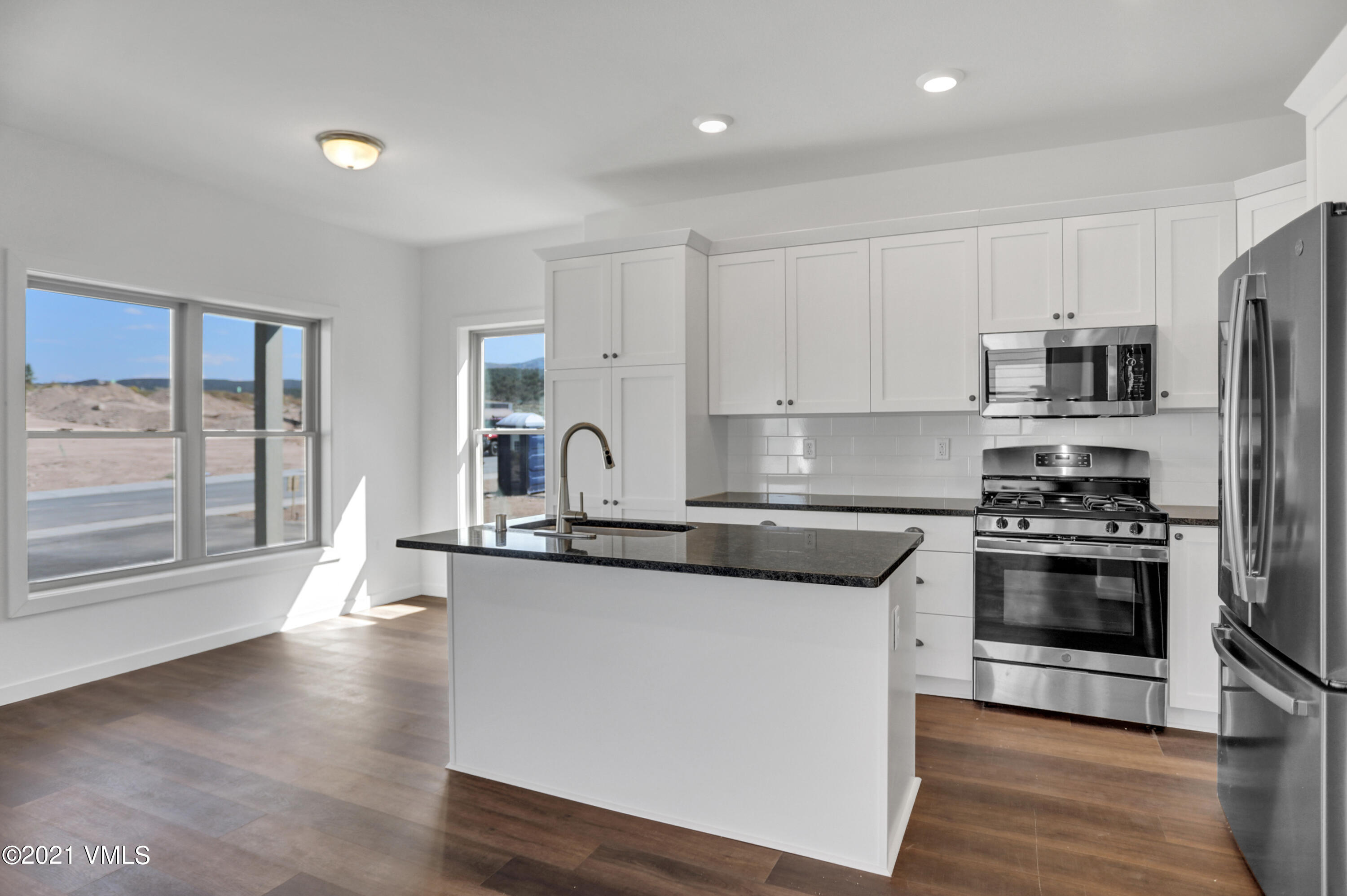 265 Bowie Road Gypsum, CO 81637 - Photo 15 of 40 Kitchen (1)