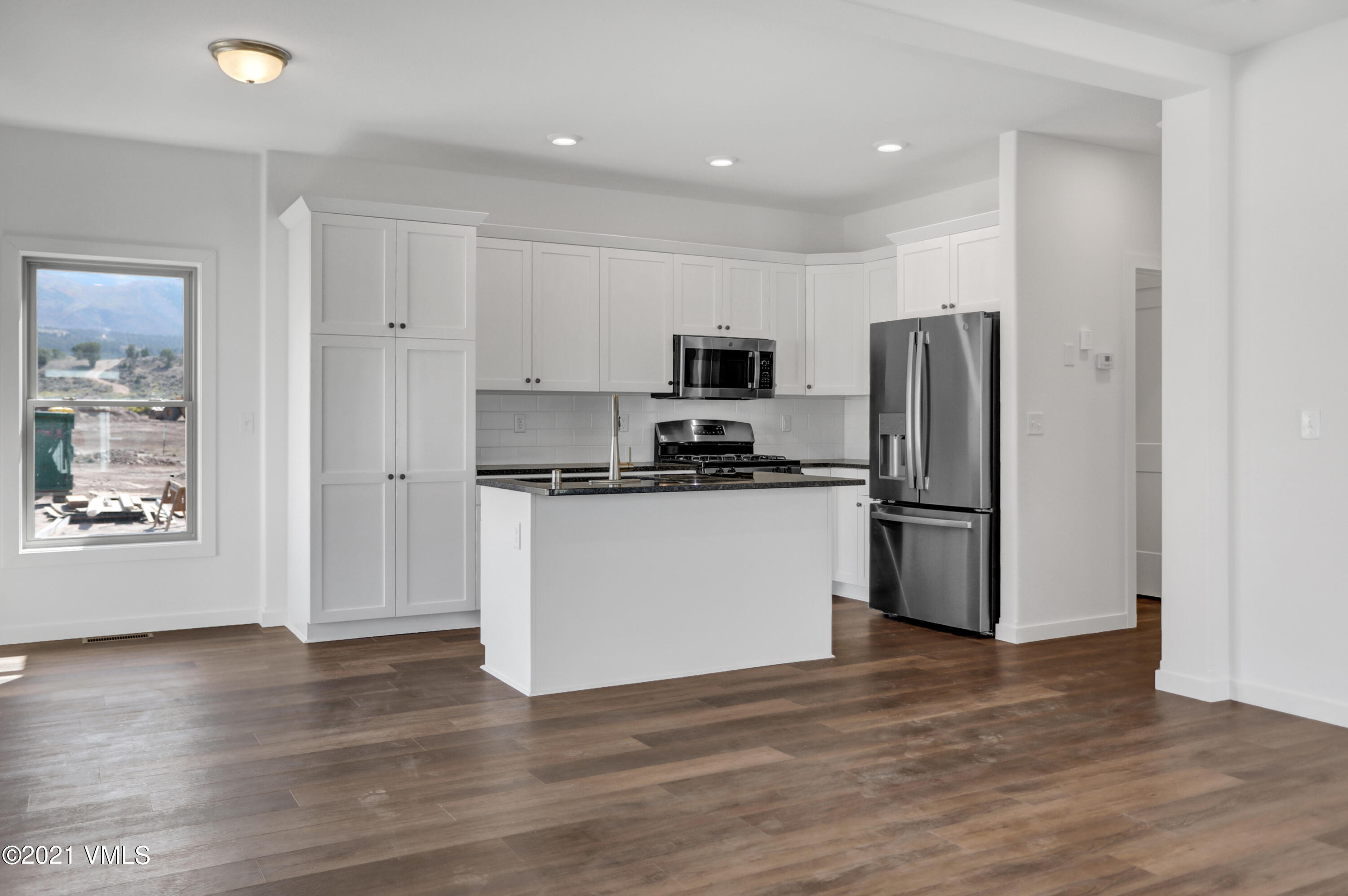 265 Bowie Road Gypsum, CO 81637 - Photo 16 of 40 Kitchen
