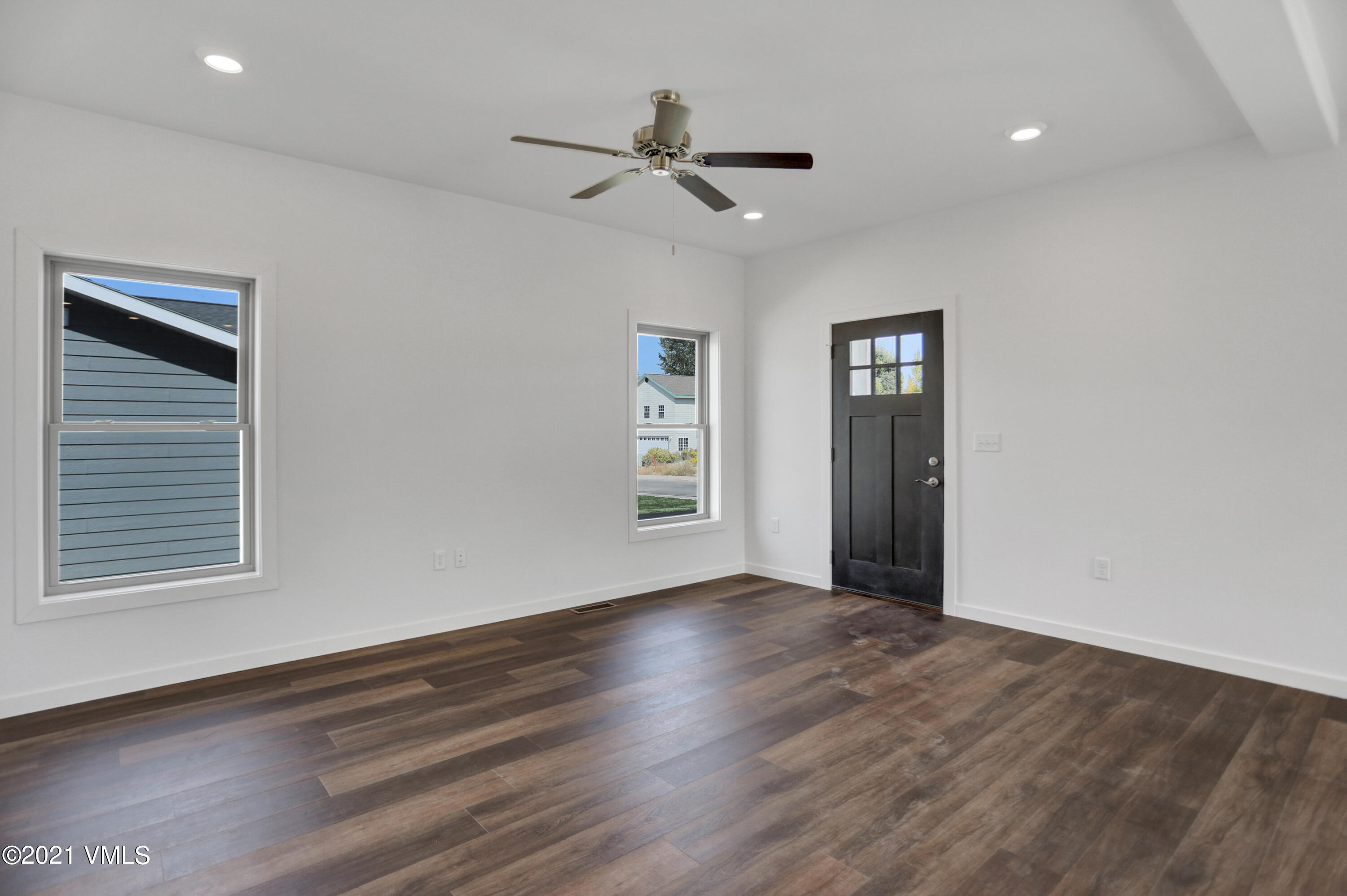 265 Bowie Road Gypsum, CO 81637 - Photo 18 of 40 Living room