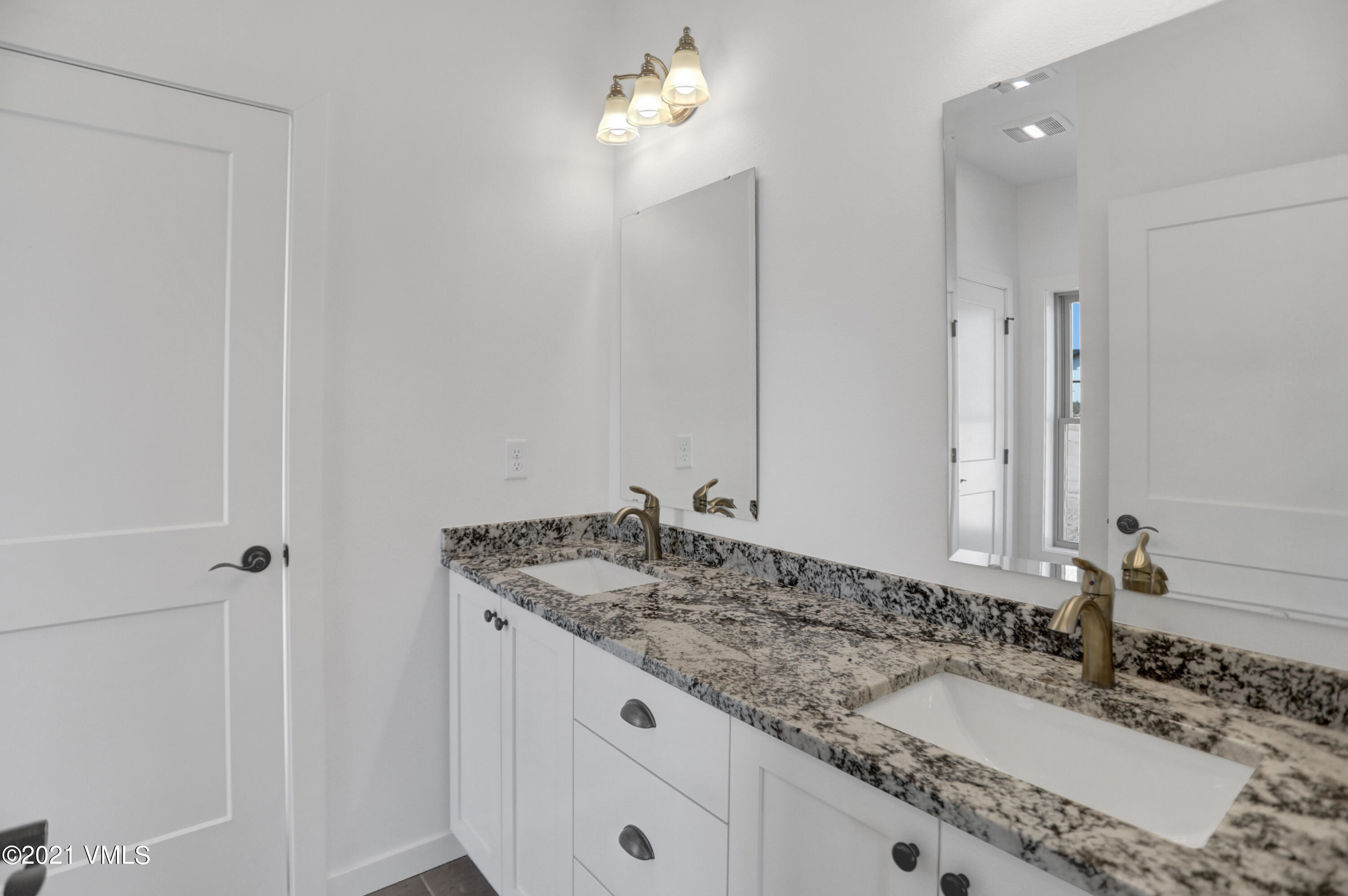 265 Bowie Road Gypsum, CO 81637 - Photo 25 of 40 Master Bathroom (2)