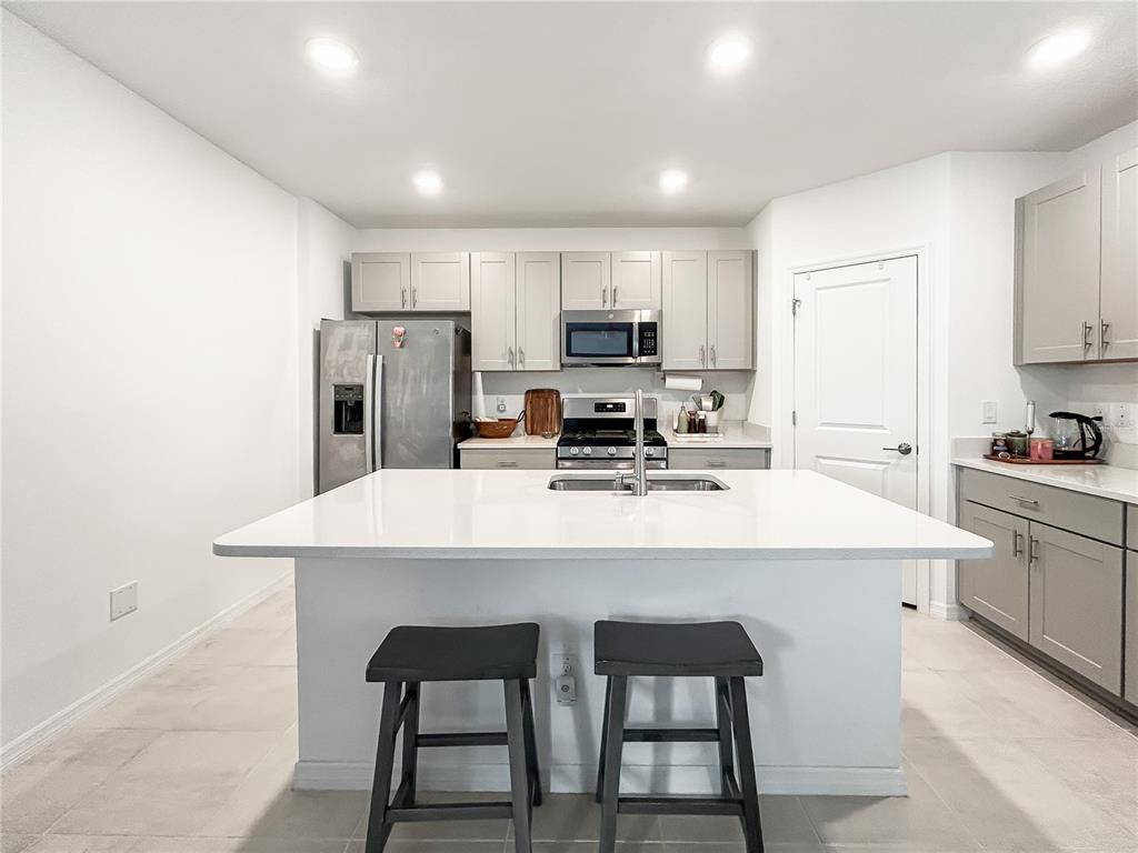 6312 Milestone Loop Palmetto, FL 34221 - Photo 8 of 47