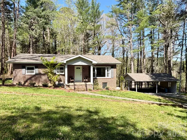 $399,900 | 20 White Squirrel Lane, Hendersonville, NC 28739