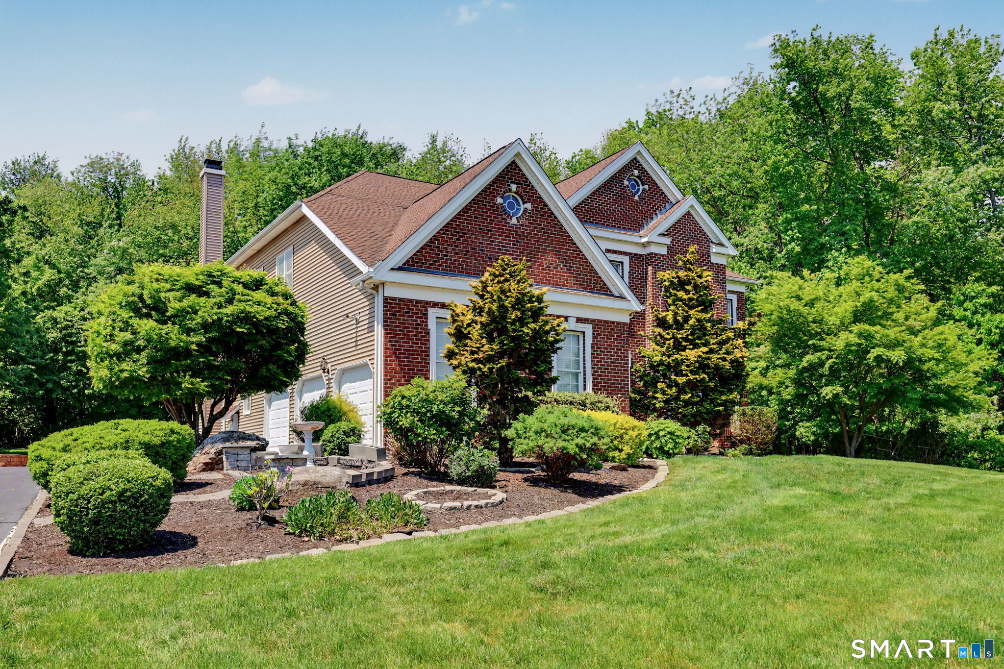 60 Wabuda Place Shelton, CT 06484 - Photo 2 of 40 Stunning all around! 60 Wabuda Place in White HIlls of Shelton.