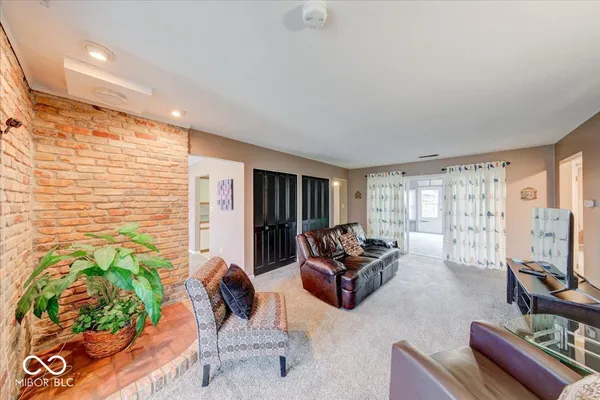 $177,000 | 926 Ardsley Drive, Indianapolis, IN 46234