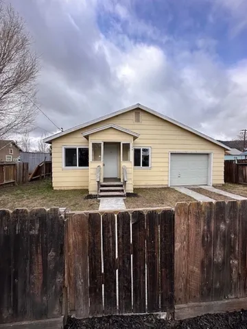 $129,900 | 504 Meeker Street, Loyalton, CA 96118