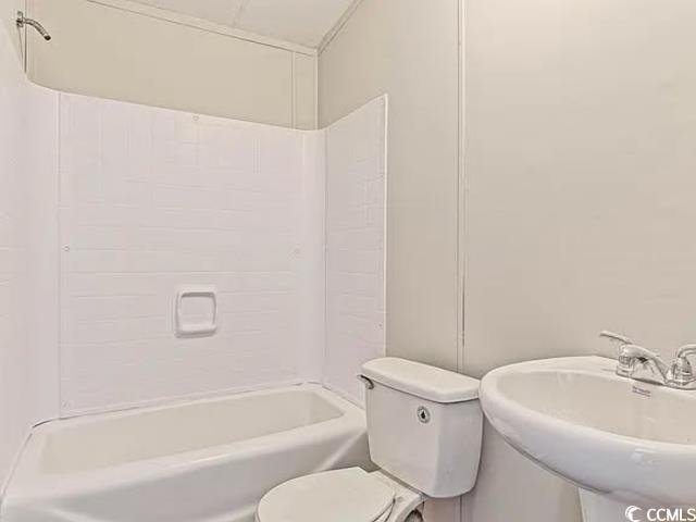 600 Ermine Road, Unit LOT 620 West Columbia, SC 29170 - Photo 9 of 11 Full bathroom with toilet and shower / tub combination