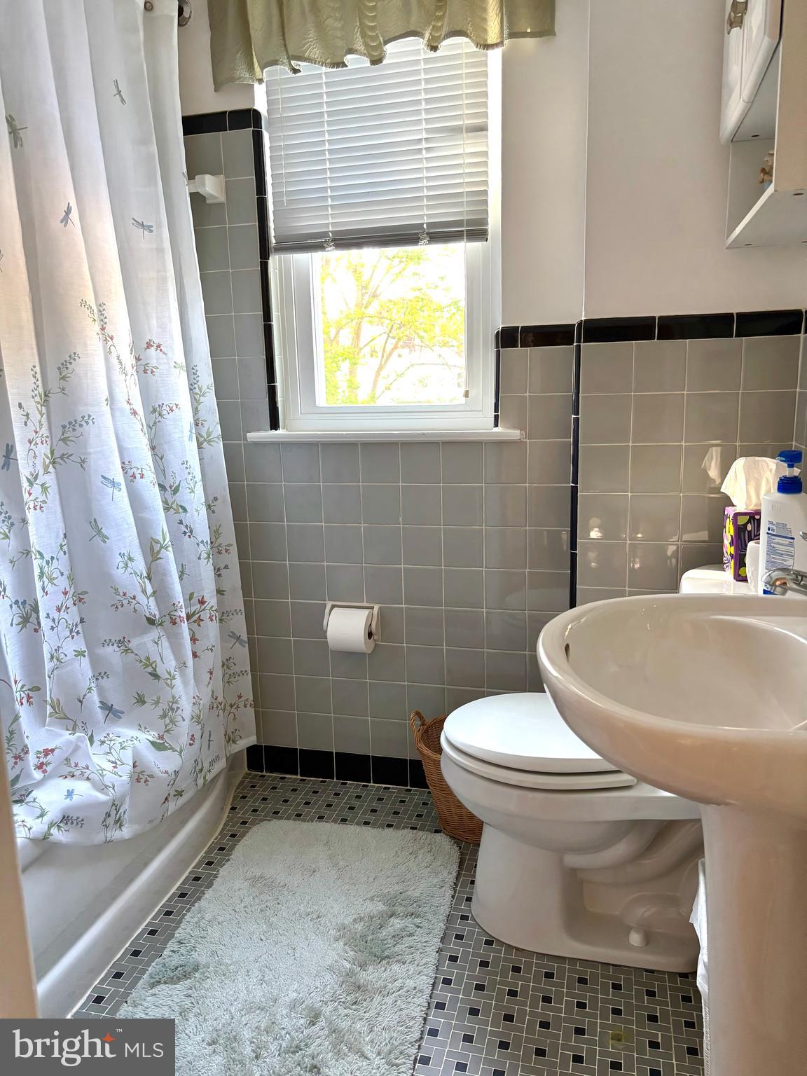 154 Wyndmoor Road Havertown, PA 19083 - Photo 14 of 17 Second Floor Full Bath