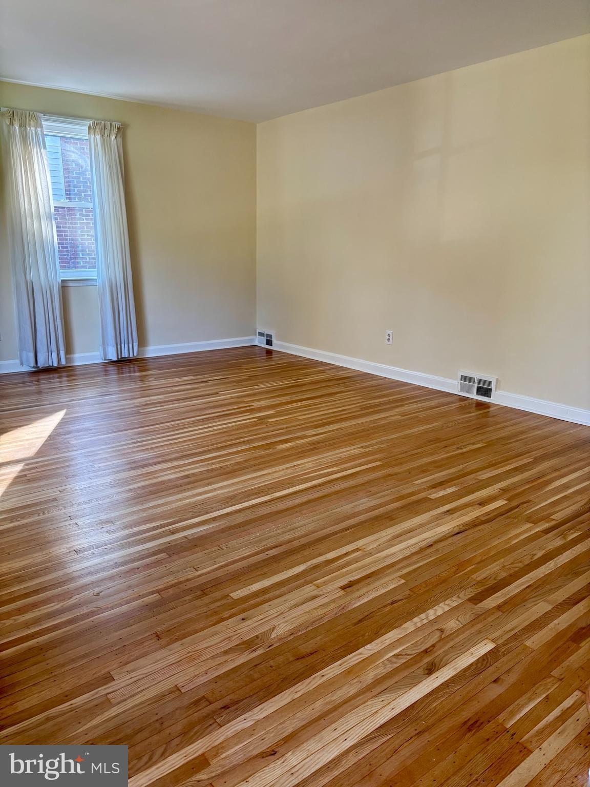 154 Wyndmoor Road Havertown, PA 19083 - Photo 5 of 17 Living Room