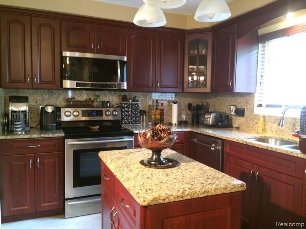 3480 Eastham Road Dearborn, MI 48120 - Photo 22 of 75 17.jpg
