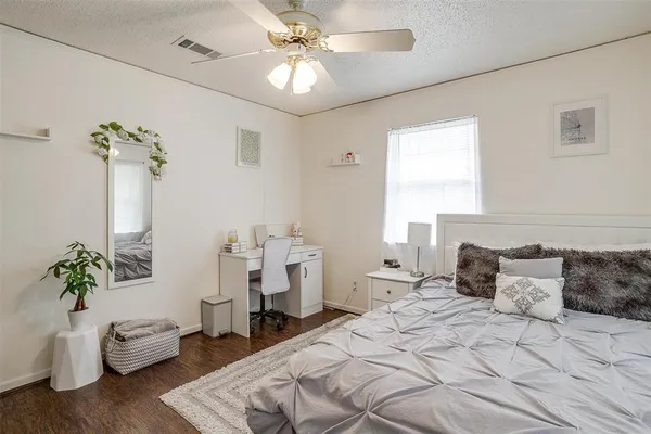 $4,950 | 3217 Lubbock Avenue, Fort Worth, TX 76109