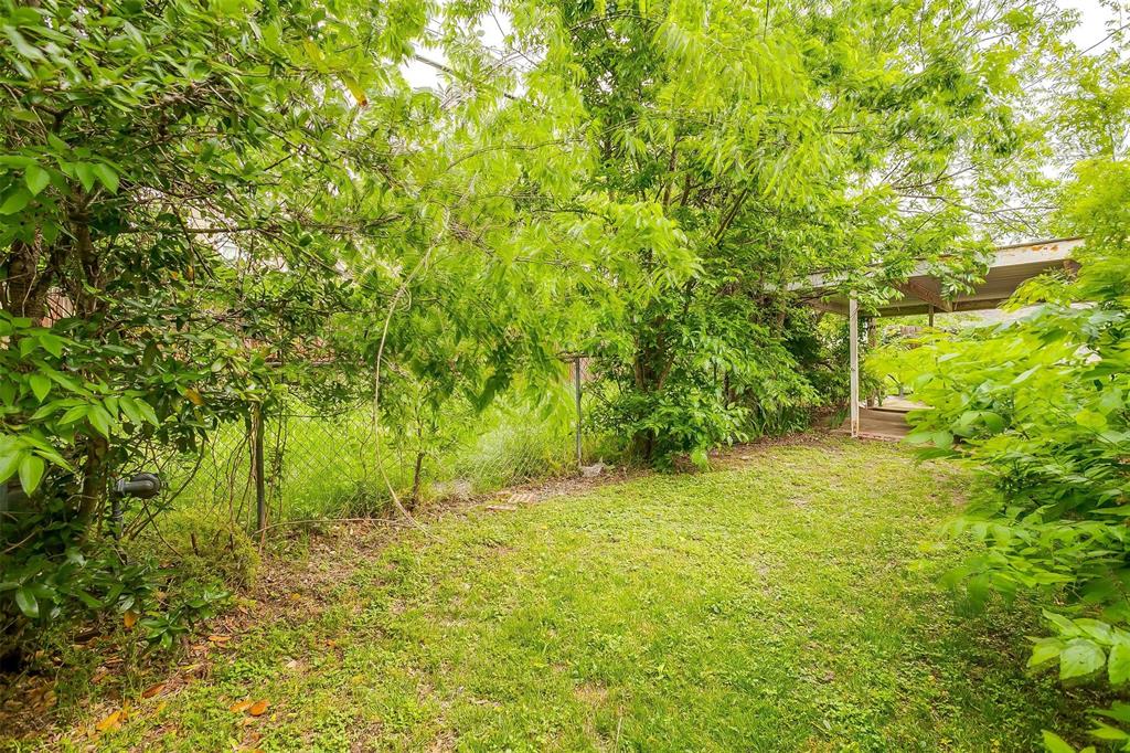 3217 Lubbock Avenue Fort Worth, TX 76109 - Photo 36 of 38 a view of yard with green space
