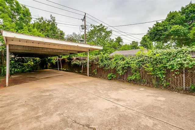 $5,250 | 3217 Lubbock Avenue, Fort Worth, TX 76109