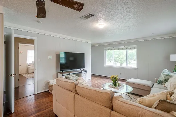 $4,950 | 3217 Lubbock Avenue, Fort Worth, TX 76109