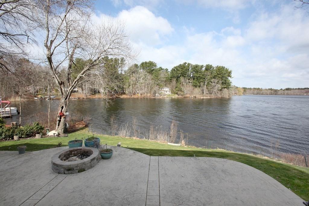 31 Fallon Point Hanson, MA 02341 - Photo 1 of 34 Gallery Image 1