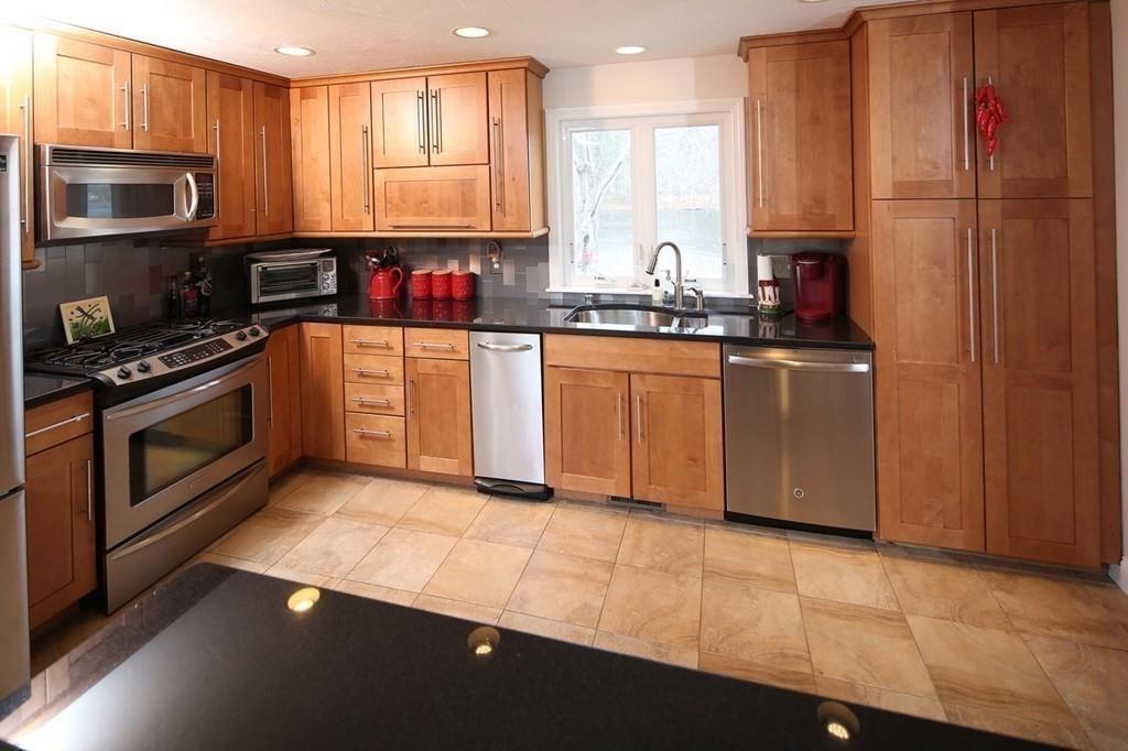 31 Fallon Point Hanson, MA 02341 - Photo 12 of 34 Gallery Image 12